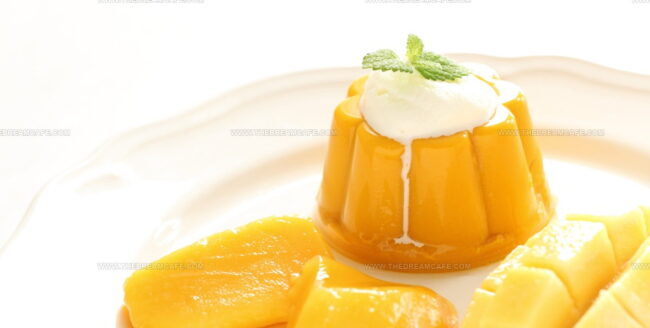 Chinese Mango Pudding (Mangguo Buding)
