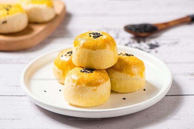 How Are Chinese Desserts Typically Prepared and Served?