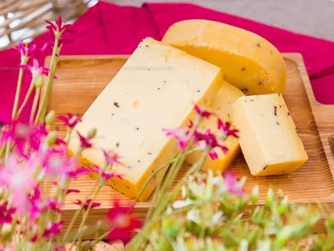 Gouda With Truffle Pieces
