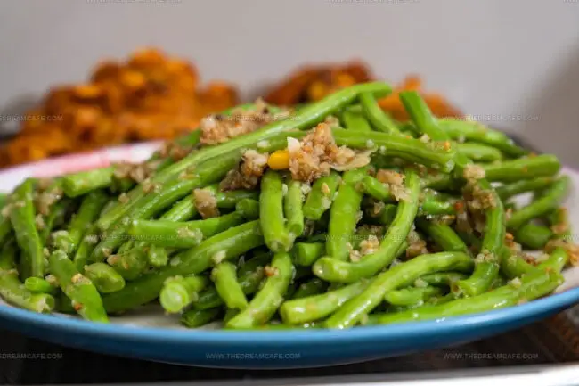 Which Herbs and Aromatics Are Typically Used in Southeast Asian Vegetable Dishes?