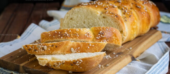 Colombian Braided Bread (Pan Trenza Colombiano)