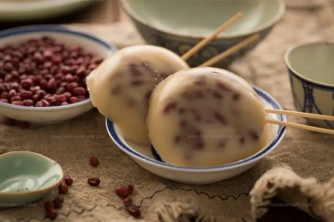 Red Bean Steamed Rice Cake (Put Chai Ko)